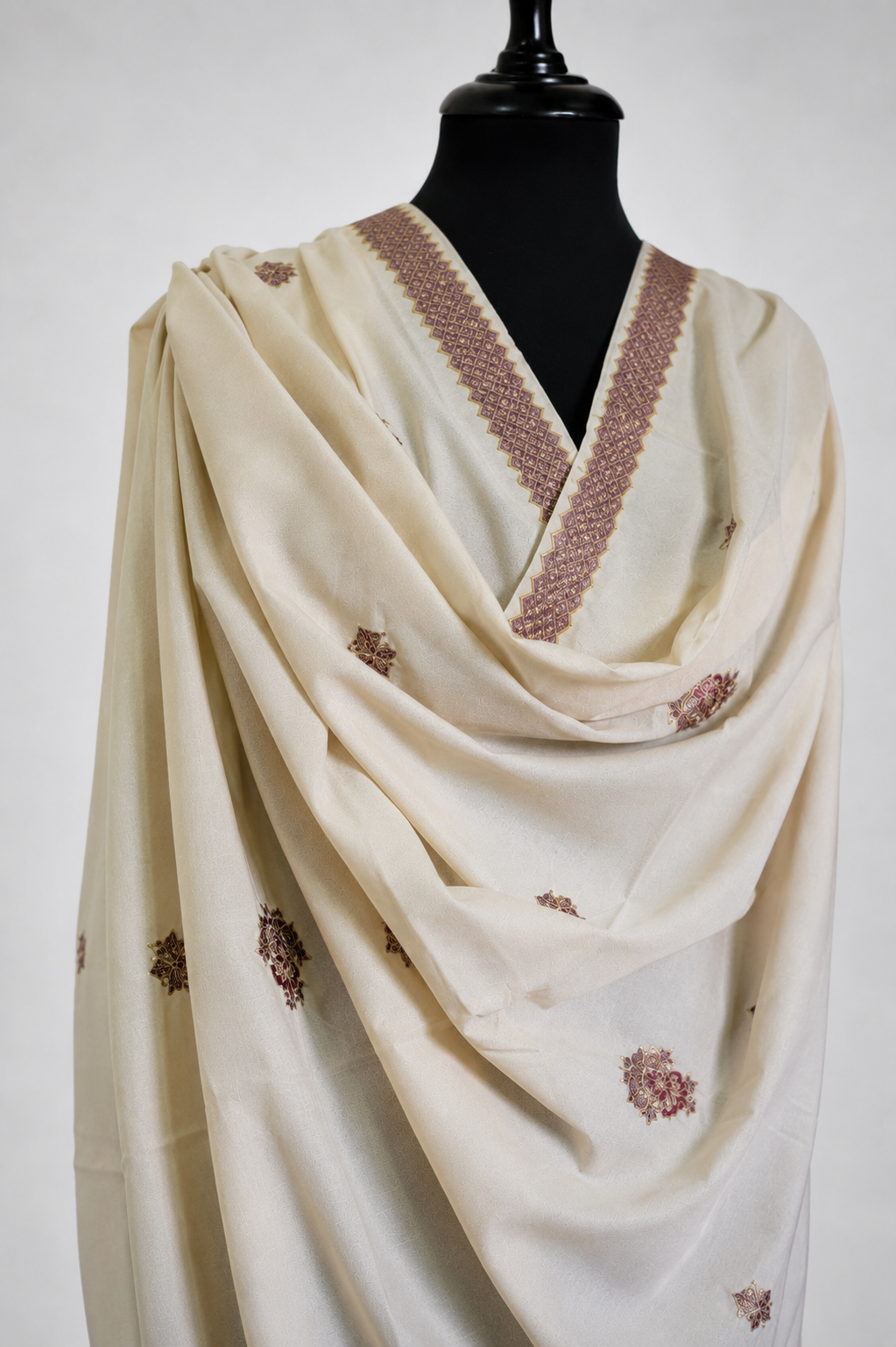 Gul Naaz Shawl