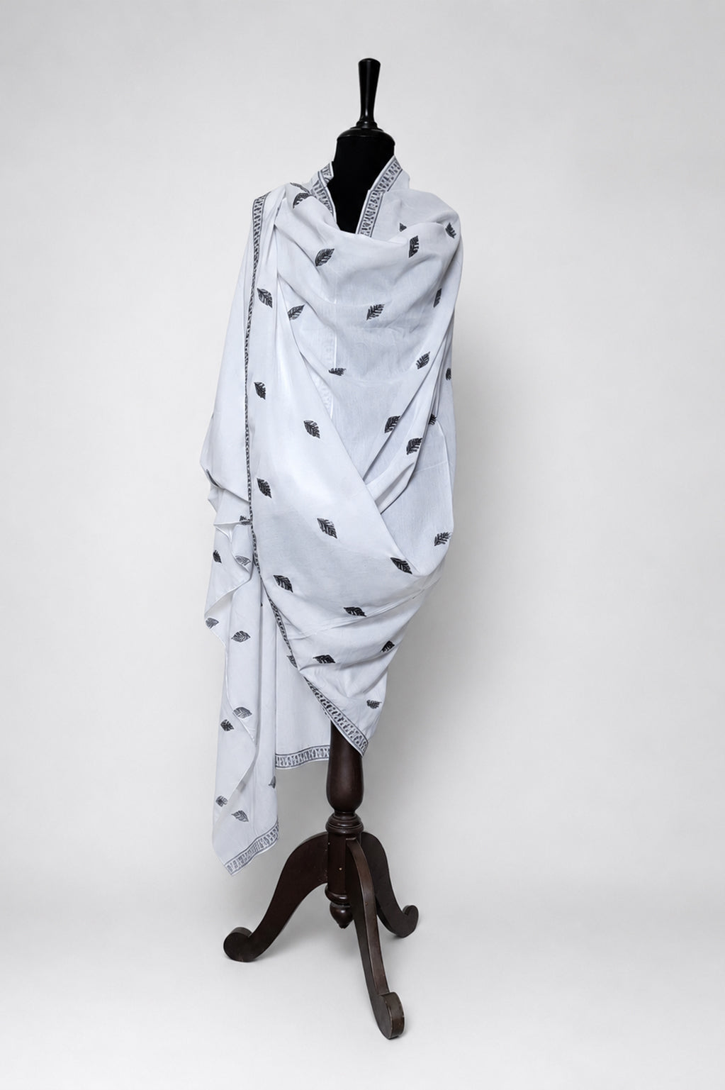 Sufaid Chandni Shawl